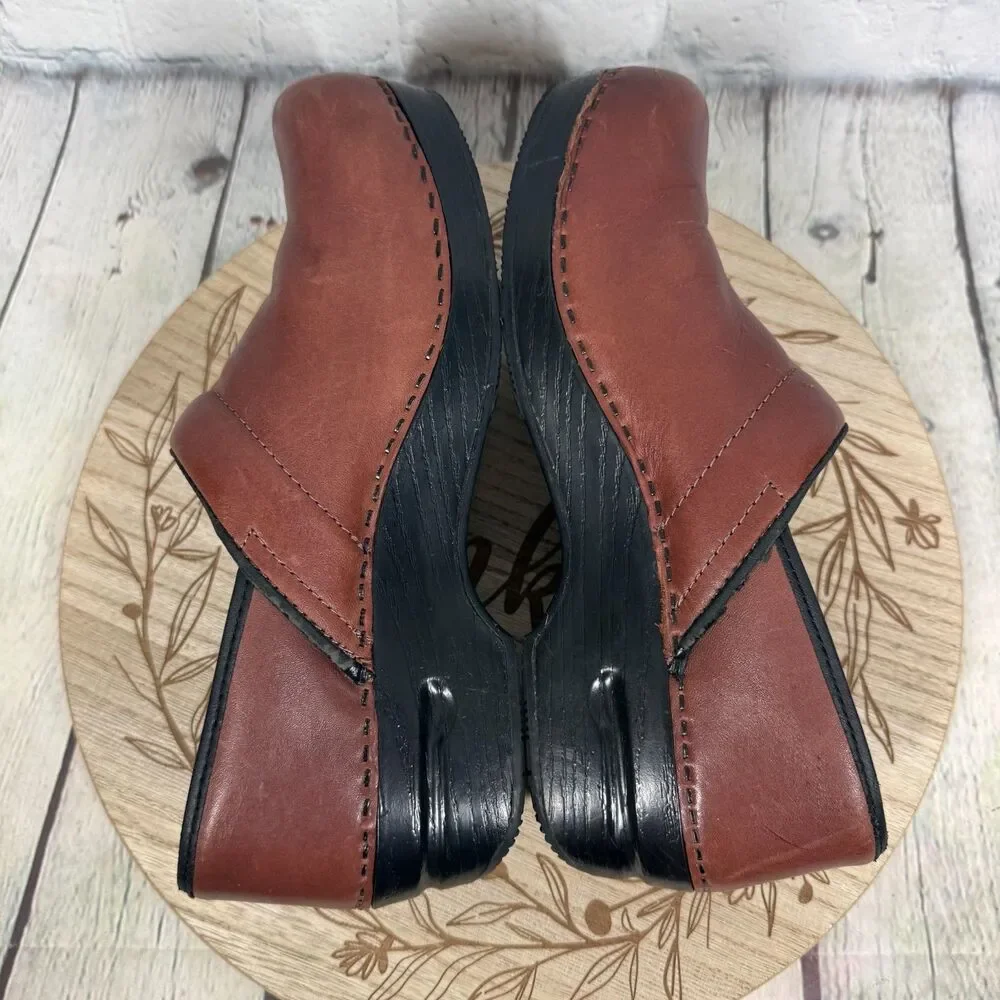 Lands End Clogs Women’s Size 8 US Red Oil Leather Nurse Slip On Shoes